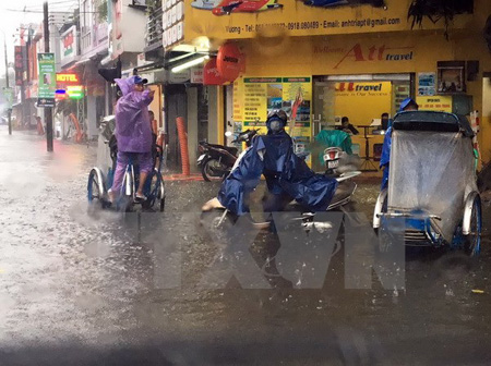 Nước ngập các đường Hùng Vương và Nguyễn Tri Phương, thành phố Huế.